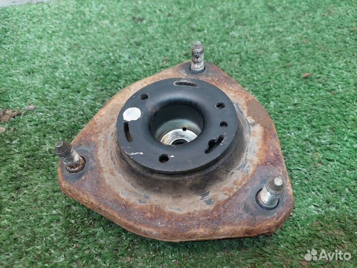 Опора амортизатора Toyota Rav4 A40 2.0 diesel 2013