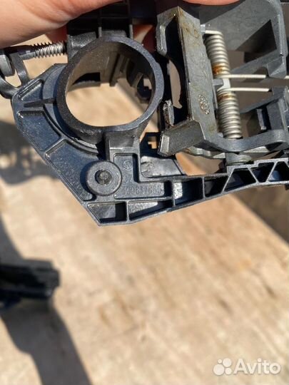 Кронштейн ручки двери левая Volkswagen Passat Cc