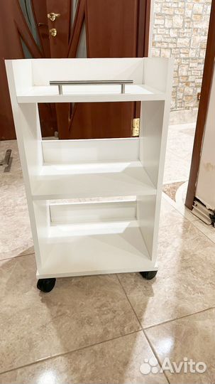 Этажерка на колесиках