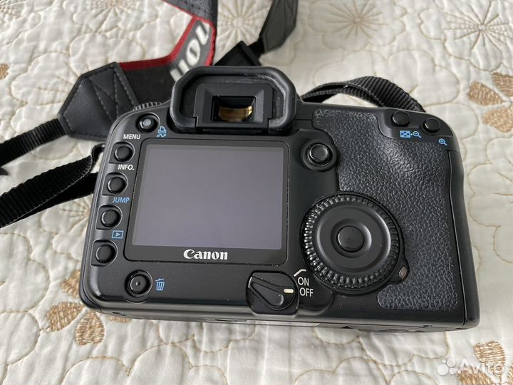 Зеркальный фотоаппарат Canon 30d