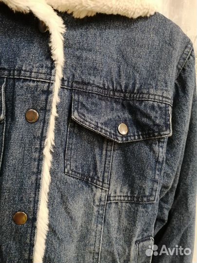 Продам джинсовую меховую куртку с капюшоном
