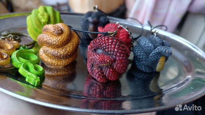 Новогодние шары или брелки змеи, кобра, символ