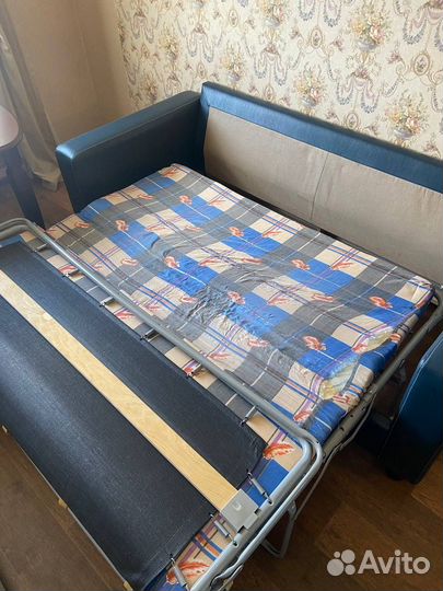 Кожаный диван