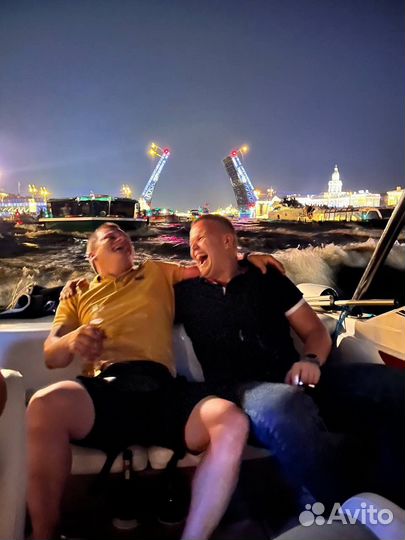 Аренда катера. Реки и каналы. Развод мостов