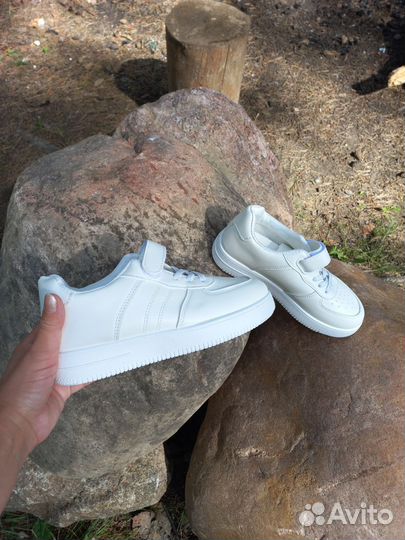Кроссовки белые 34 размер новые