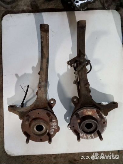 Поворотные кулаки / Ступицы - Hyundai Sonata EF