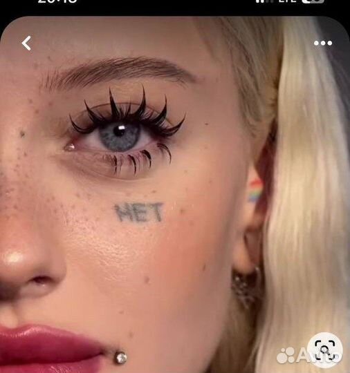 Модель на ресницы