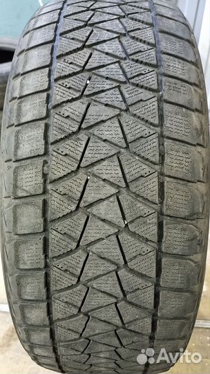 Bridgestone Blizzak DM-V2 235/55 R19