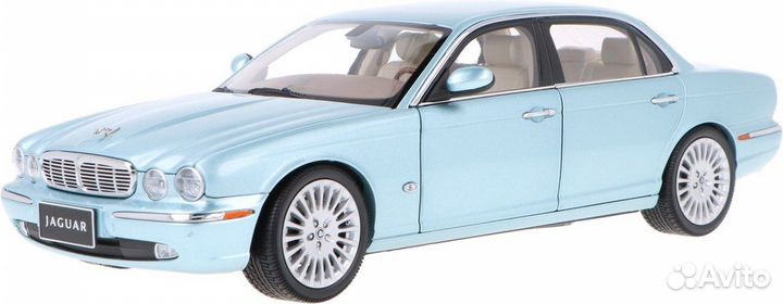 Jaguar XJ6 (X350) Seafrost 1/18 Almost Real