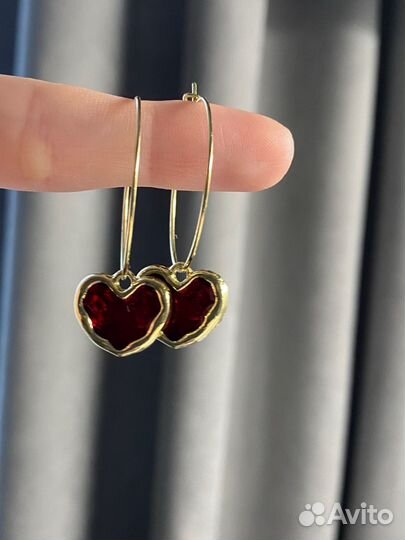 Серьги с эмалью в форме сердца
