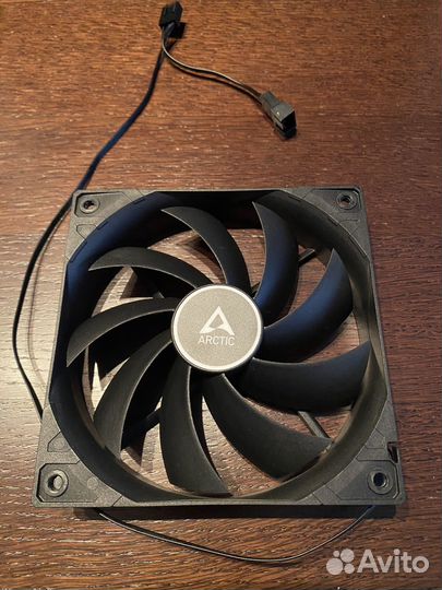 Вентилятор для корпуса Arctic F12 PWM PST