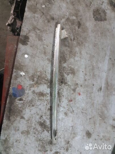 Направляющая стекла двери правая Chevrolet Lanos 1