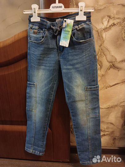 Продам джинсы новые для мальчика р. 122