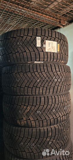 Pirelli Ice Zero FR 255/45 R20 105H