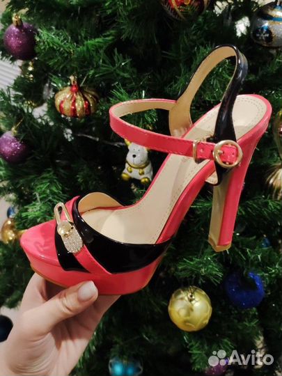 Босоножки новые 35, 38, 39, 40 размеры