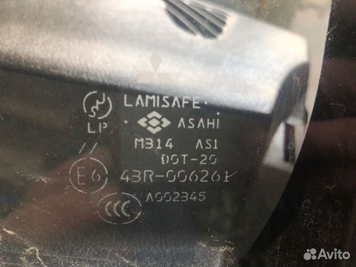 Стекло лобовое Mitsubishi Pajero Io H77W 4G94 2004