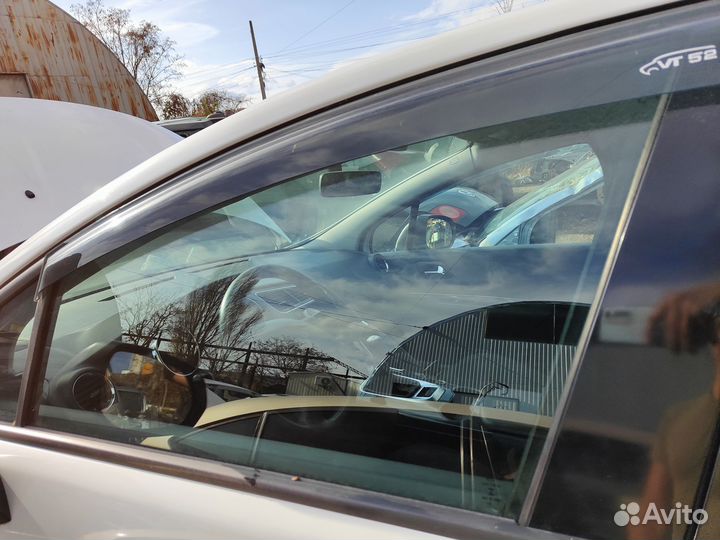 Peugeot 3008 стекло двери передней левой