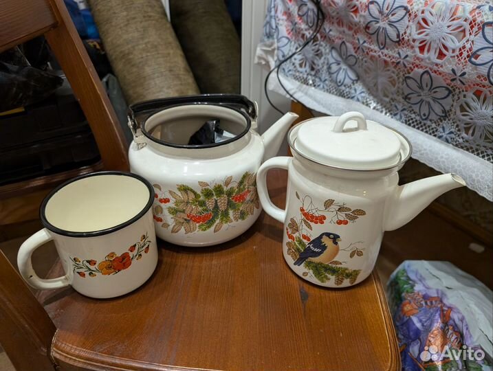 Эмалированная посуда СССР. Два чайника и кружка
