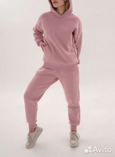 Женский спортивный костюм