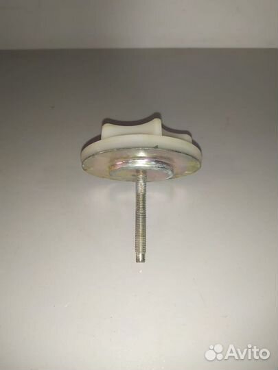 Болт крепления запаски Nissan Qashqai 2008