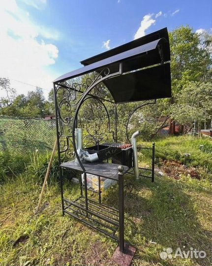 Кованый мангал с крышей