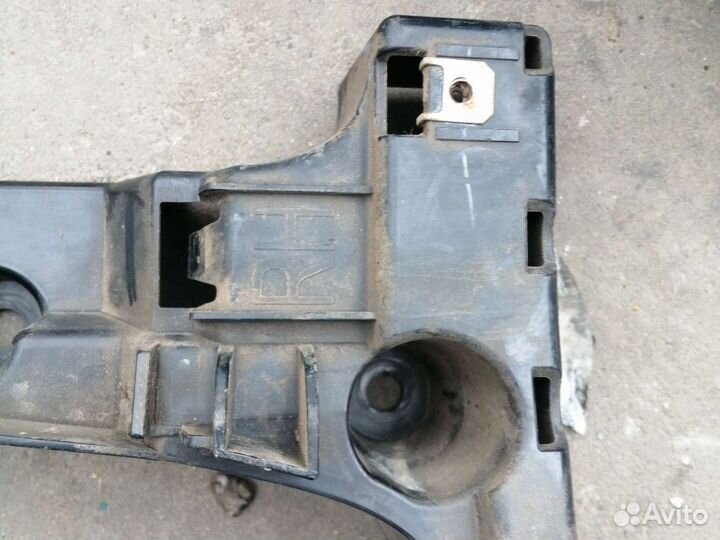 Крепление заднего бампера на BMW X5 E70