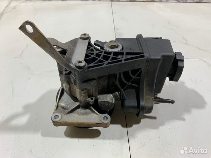 Насос гур Mercedes W212 OM651