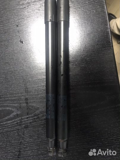 Пневмоцилиндр Passsat b6 varlint