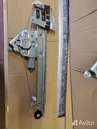 Митсубиси паджеро 4 стеклоподъемник задний