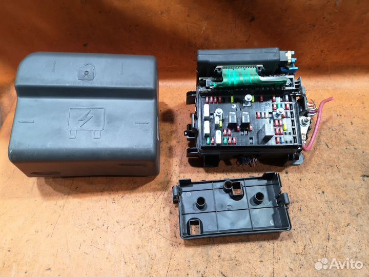 Блок предохранителей Chevrolet Trail blazer GMT360