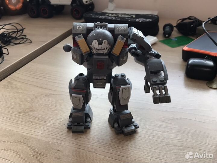 Робот лего