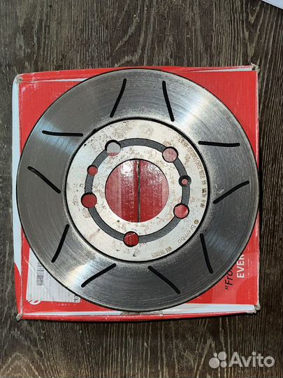 Диски тормозные Brembo на Volkswagen Polo