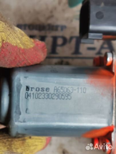 Моторчик стеклоподъемника перед. правый Ford Focus