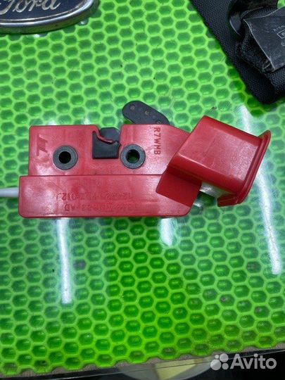 Ремень безопасности задний Ford Focus 1 2004