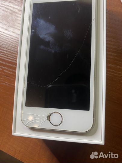 Телефон iPhone SE 2016 32gb