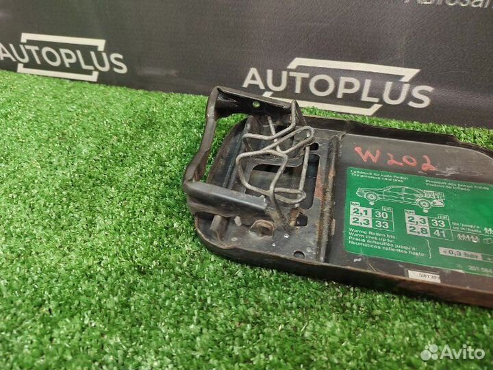 Лючок бензобака Mercedes Benz C 230 2.3 M 111.974