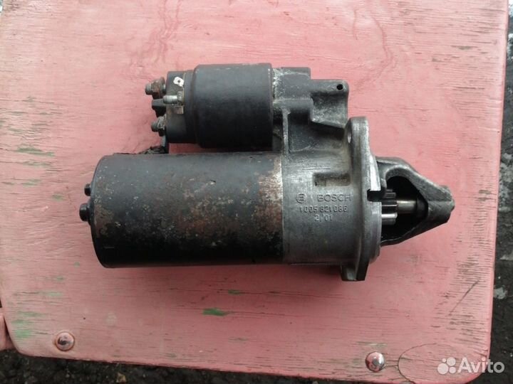 Стартер bosh на BMW б/у в хорошем состоянии