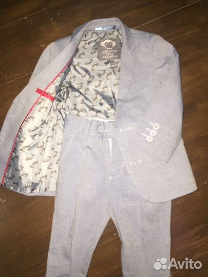 Классический серый костюм на мальчика