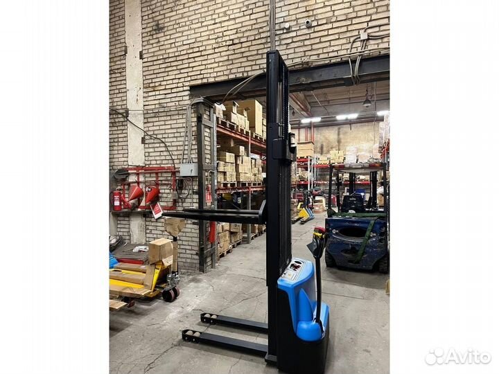 Штабелёр с двигателем CDD1535-WS