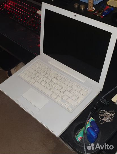 Продам MacBook a1181
