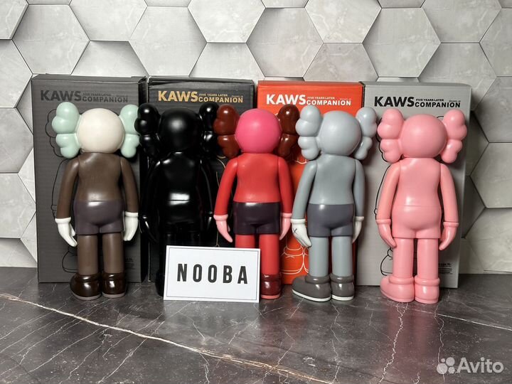 Фигурка kaws