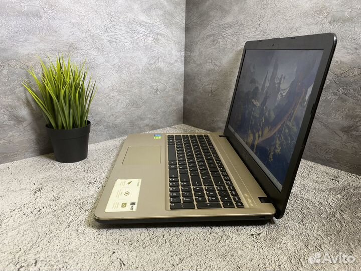 Игровой ноутбук asus 4 ядра/1000 gb/920MX