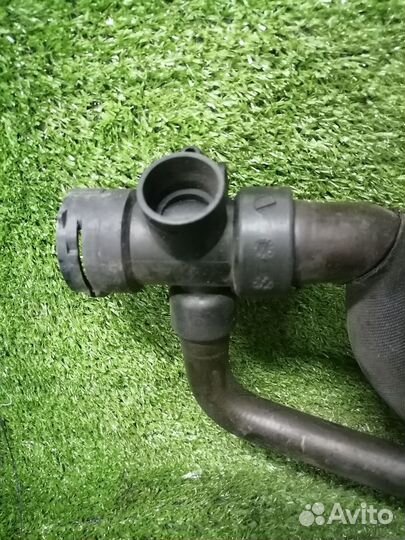 Патрубок охлаждения (радиатора) 8E0121049L Audi A4