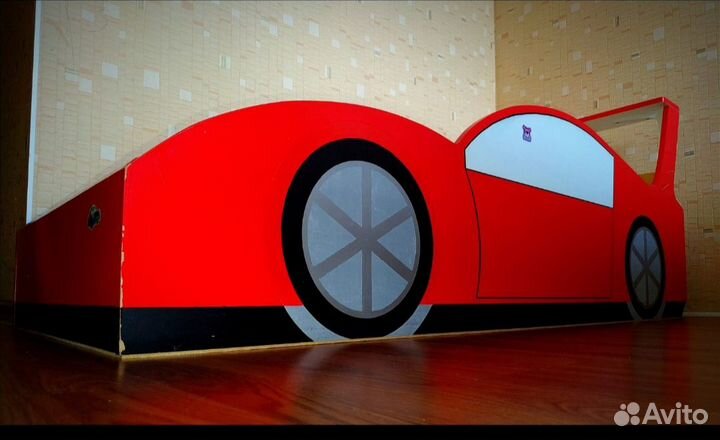 Кровать - машина с подъемным механизмом