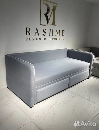 Детская кровать с ящиками 