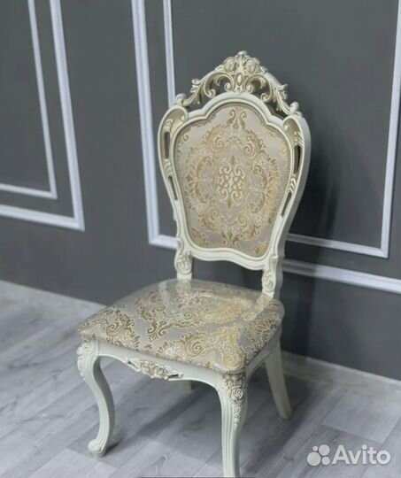 Кухонный стол и стулья в комплекте