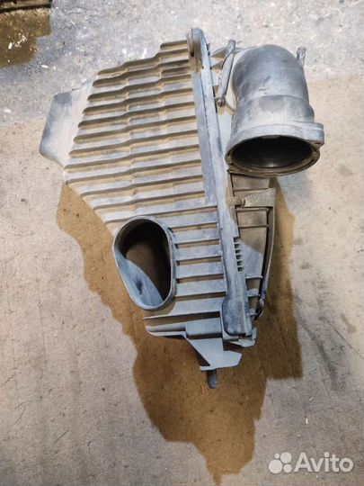 Корпус воздушного фильтра 2.5 VW Туарег Каен