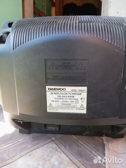 Телевизор рабочий, пульт имеется