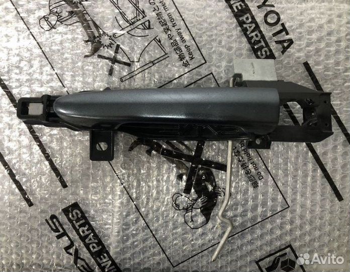 Ручка двери с кронштейном правая Mazda 3