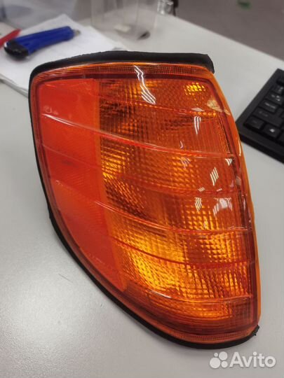 Поворотник правый мерседес W140 седан